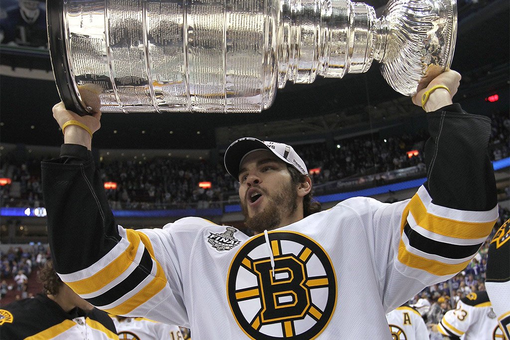 LaureeBeee's tweet photo. Let's go #NHLBruins  🍀🖤💛🍀Welcome back Adam McQuaid.  Different jersey, always a #Bruin  One of my faves!! #Quaider 😍😍😢 #TuukkaTime https://t.co/iikE0n6rg8