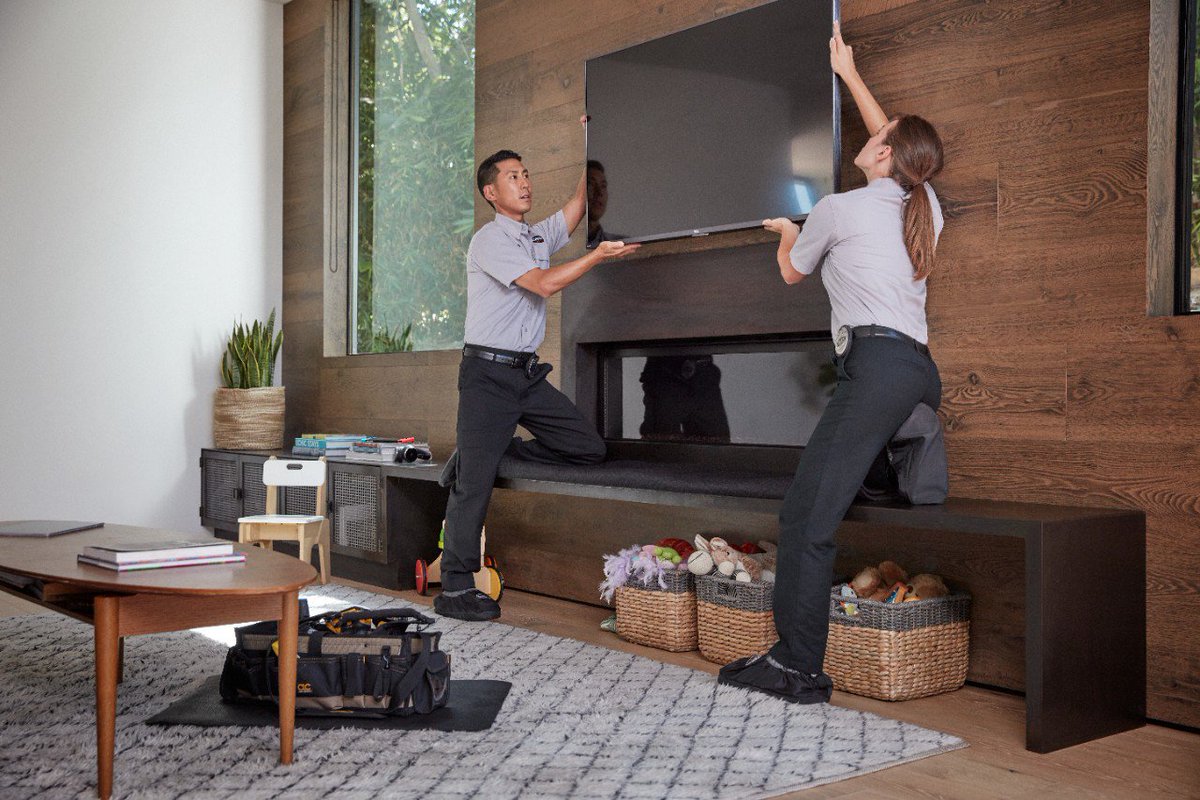 liveluvtx's tweet photo. Technology is all around us! Don't let installation or setup overwhelm you. Let the @BestBuy's #TotalTechSupport powered by @GeekSquad do it for you. Learn more here: https://t.co/5oeBORxO7p #ad https://t.co/qrnqo2hlDm