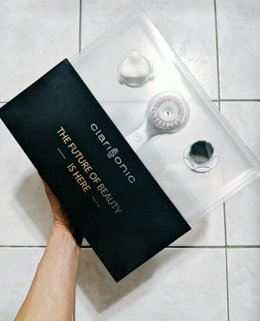 Fashionights's tweet image. In more relavent blog milestones; I got the winner winner, chicken dinneeeeer for my first #giveaway of the year and it's not in Toronto, or the province! Announcing it shortly... #FXMAS #FXMAS18 #Beauty