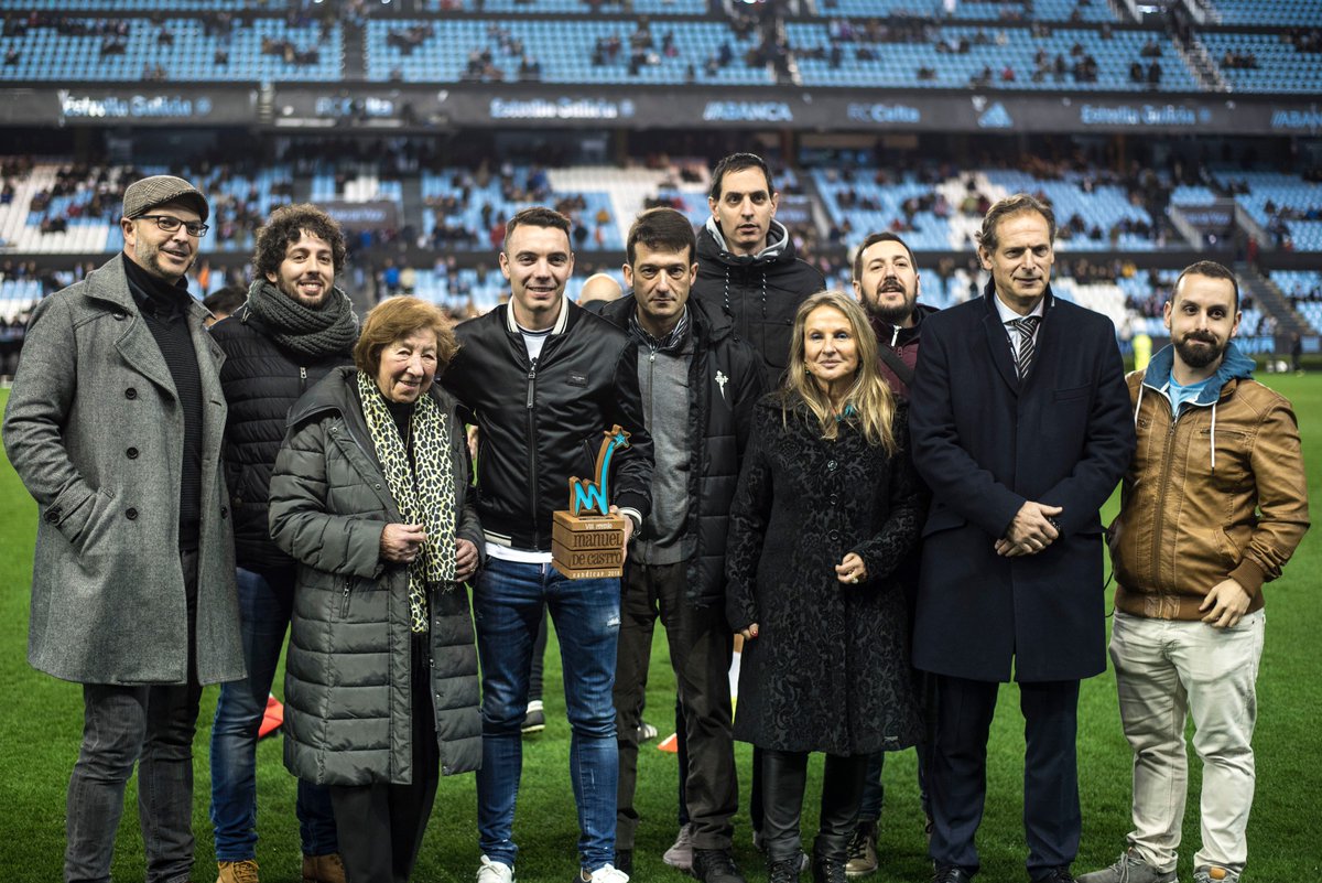 siareiros's tweet photo. A entrega do "Manuel de Castro 2018" a @aspas10 onte en Balaídos nos prolegómenos do partido do @RCCelta #MdC2018 (Fotos de @vazquezvarela) https://t.co/satL7uuzE2