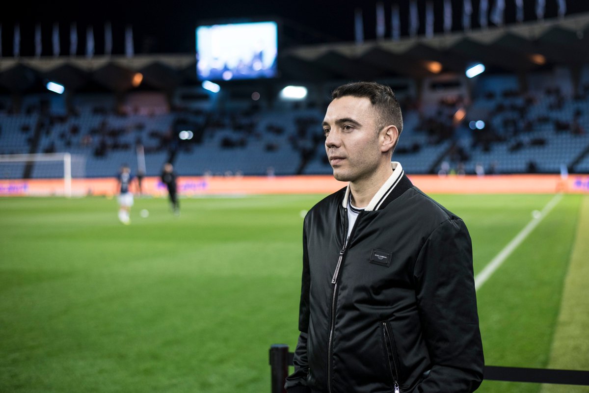 siareiros's tweet photo. A entrega do "Manuel de Castro 2018" a @aspas10 onte en Balaídos nos prolegómenos do partido do @RCCelta #MdC2018 (Fotos de @vazquezvarela) https://t.co/satL7uuzE2