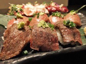 muni_gurume_'s tweet photo. 【肉バル 29○TOKYO】
@神奈川：横浜駅から徒歩1分

全7種の肉寿司食べ放題を3980円で堪能できるお店。
脂がたっぷり乗ったお肉は食べ応え抜群✨
馬肉、豚とろ、鴨、ササミ、ローストビーフ、牛タン、ハラミの計7種が食べ放題！
とにかく肉を食らいたい肉食系にはたまらない🎶 https://t.co/8InWF8lc8f