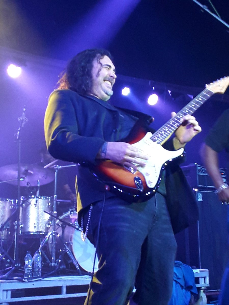 BluesDublin's tweet photo. @AlastairGreene  Great Guitar from Alastair with @SugarayRayford  tonight at the great British Rock and Blues Festival skegness  # Blues https://t.co/bdebAQ7YbA