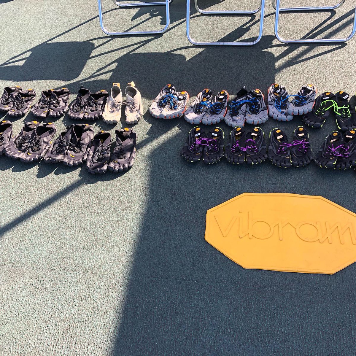 barefootincjp's tweet photo. 味の素スタジアム 西競技場にて開催のALTRA TIME TRIAL SERIESにてVibramFiveFingers「V-Run」「V-ALPHA」の試し履き会、始まりました！

特に予約も必要ありません。
タイムトライアルの観戦もかねて是非お越しください！
https://t.co/lae8Q0q6V5 https://t.co/rpNLodH5MZ