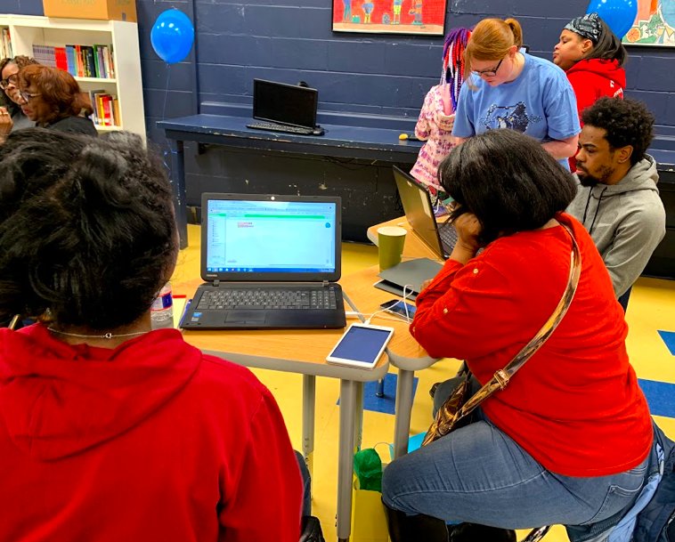 _CodeCrew's tweet image. Today's Family Fun Day of Coding was a success! We hosted this special event in honor of Dr. King and #MLKDAYSofService 2019!
Thanks to all the families and volunteers!!
#gritgrindcode