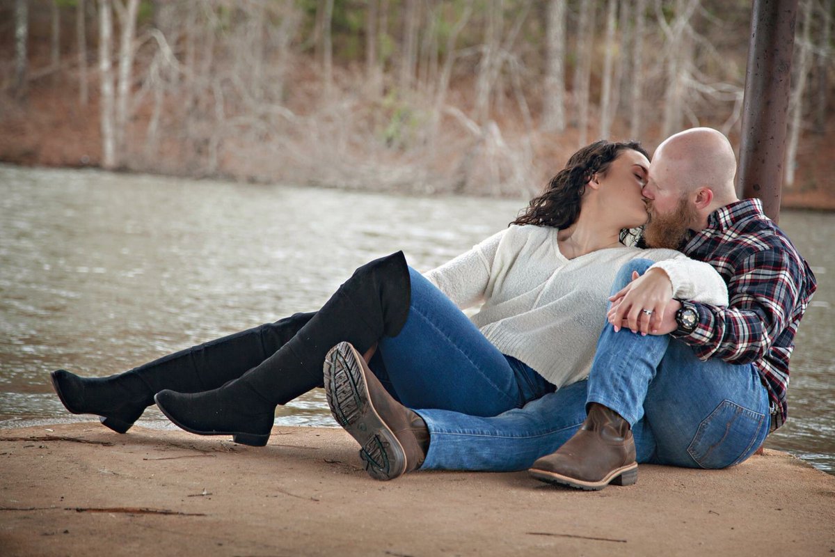 thereebs111's tweet photo. I can’t stop looking at our engagement pictures 😭😭😍😍 #307days https://t.co/PC4adkyhDF