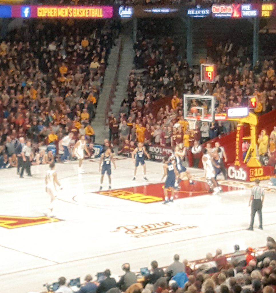 Aunderthesea's tweet photo. Gopher hoops https://t.co/KSY8VdtE8i