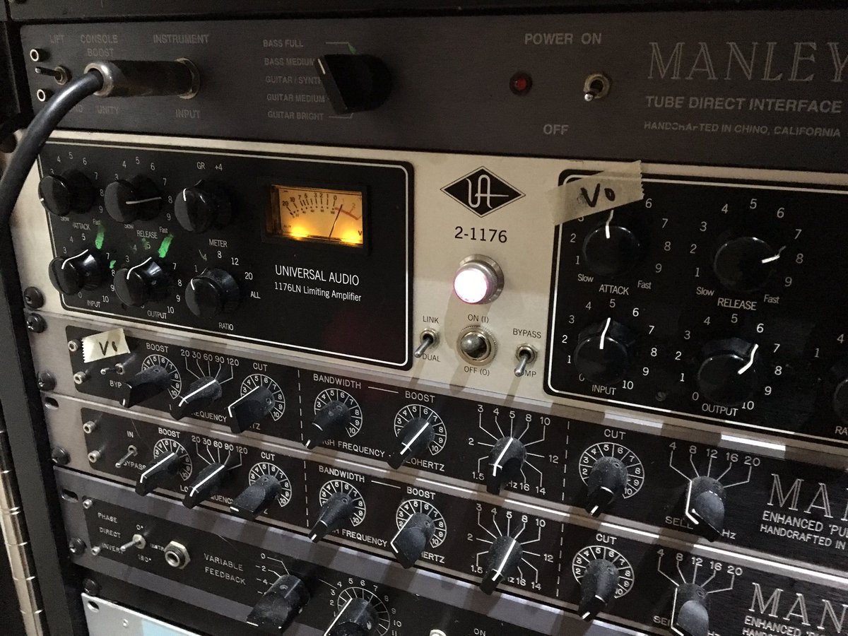 odakurayu's tweet image. 長丁場終わった〜^_^
カッコ良いはず。寝る

#trackdown #mastering #mixing #manleylabs #1176 #21176limitingamp #apiaudio #api560 #purpleaudio #api550b #purpleaudioaction #pulteceq #universalaudio #uad2 #studio