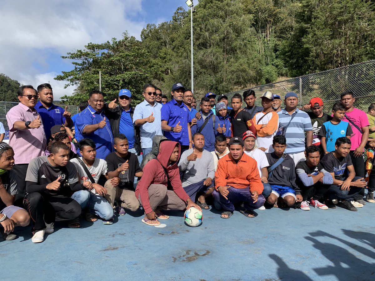 thinalan's tweet photo. Bersama YB @Khairykj beramah mesra bersama penduduk di sekitar PDM Habu, Cameron Highlands pagi ini. Turut bersama Ahli Majlis Tertinggi UMNO Dato’ Sri Sharkar Shamsuddin. @tokmatn9 @drasyrafwajdi 
#PRKCameronHighlands https://t.co/fQssL2odcb