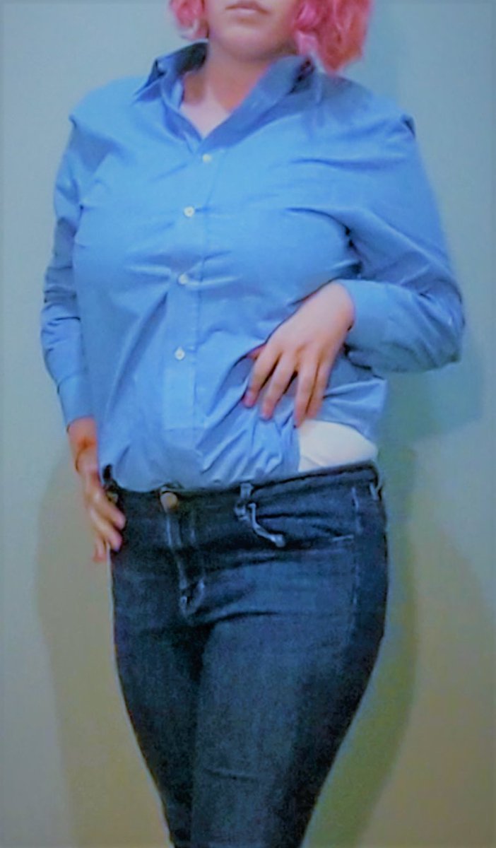 senborges's tweet image. Sexy girls in blue long sleeve button shirts.