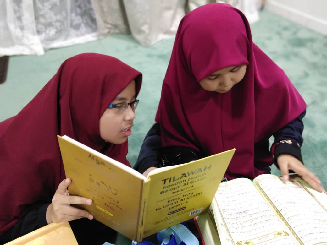 DaqwahAssofa's tweet photo. Anak-anak Darul Batul dan Darul Zahra dalam mujahadah mereka untuk mendalami al Quran.Semoga sentiasa dianugerahkan istiqamah dan mujahadah dalam mempelajari serta mengamal al Quran.
#assofasentiasadihati
#daqwahassofaampang
#darulzahra
#darulbatul
#secondintake
#daftarsekarang https://t.co/ySOG4hsWPU