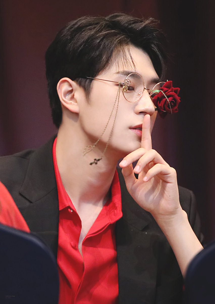 inbetweenday_93's tweet photo. 190119 🌹

#박서함 #서함 #서함짱짱 #승준짱짱 #크나큰 #KNK #SEOHAM @KNKOfficial220 https://t.co/RPbMeK15bq
