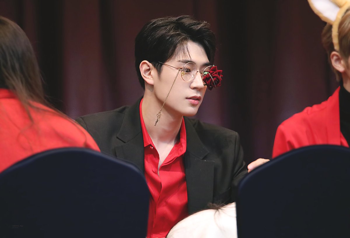 inbetweenday_93's tweet photo. 190119 🌹

#박서함 #서함 #서함짱짱 #승준짱짱 #크나큰 #KNK #SEOHAM @KNKOfficial220 https://t.co/RPbMeK15bq