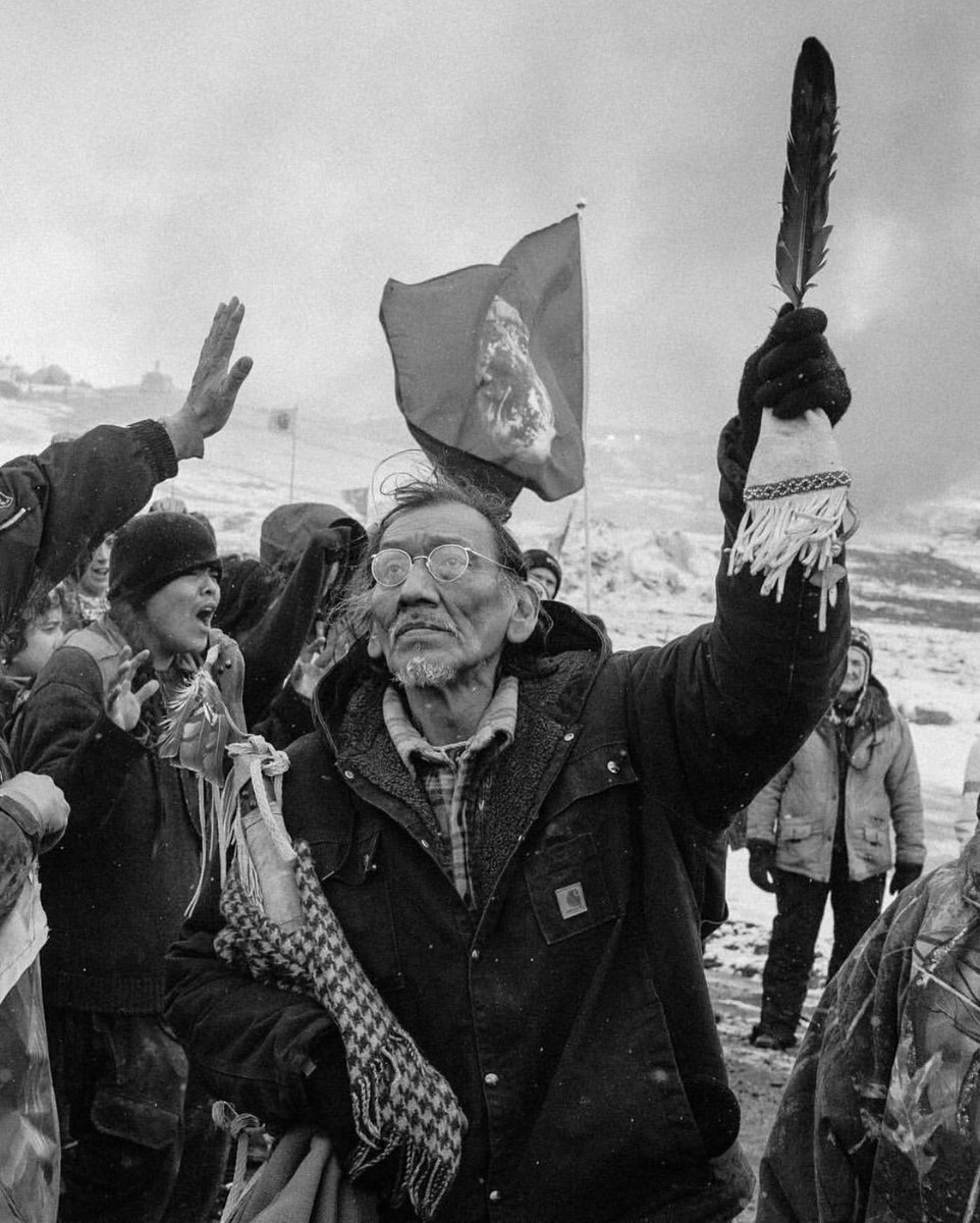 findingnebula's tweet photo. Elder Nathan Phillips, Vietnam veteran, kept singing and drumming in the face of racism. Let us not fight hate with more hate, but show what true strength looks likeโ๐พ #makeAmericaIndigenousAgain #INDIGENOUS https://t.co/DbQglaSjf8