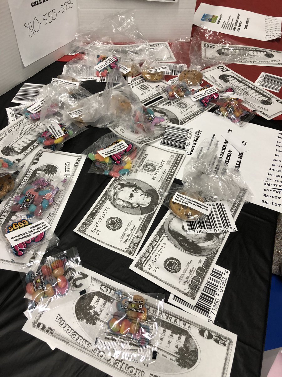 JessycaMathews's tweet photo. Cavalier Activism Day has takeaways for attendees. From treats with important facts for guests, to information on how to call for help, my students reached out to everyone who attended.
✌🏾❤️✊🏾
#CAVOICE #cavspride @CarmAinsHS @CMattern21 https://t.co/i2lTxSLfMW