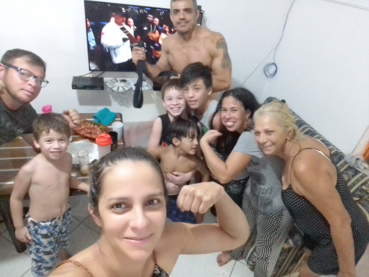 JudocaPaula's tweet photo. #familiamonteirojudojiujitsu#UFCnoCombate https://t.co/bsrHdoFaX6