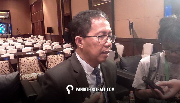 Klik http://bit.ly/2Ab4AVf Bola Gol Berita Terkini : Pasca mundur, Edy Rahmayadi menyerahkan jabatan ketua umum sementara kepada Joko Driyono sampai Kongres Luar Biasa selanjutnya.