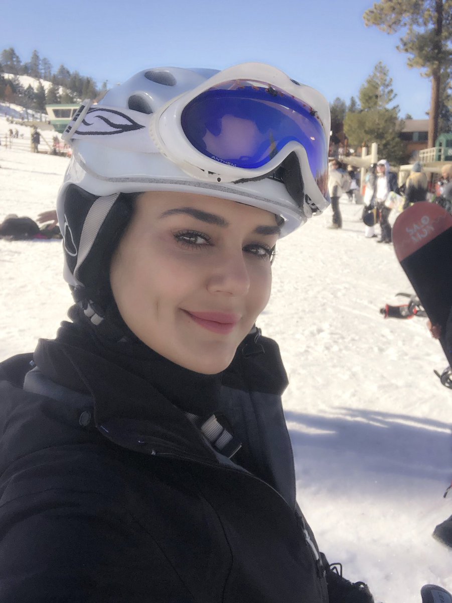 realpreityzinta's tweet photo. Keeping it simple with a smile 😘 #skiweekend ⛷#ting #pztravel #snow  #सुभासुभा #सेल्फ़ी https://t.co/PCYq0HdG4B