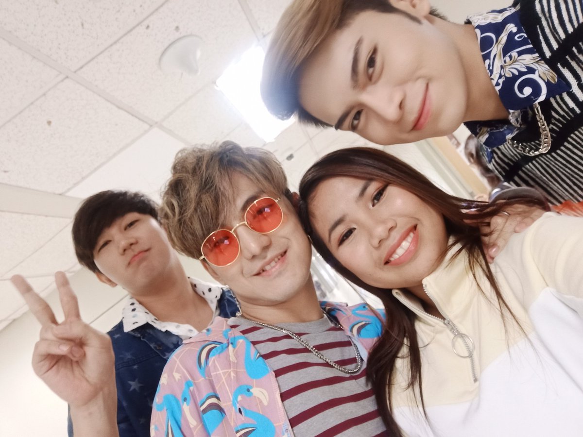 liereposposaOF2's tweet photo. With them 😅 https://t.co/yFfh7qUiw0