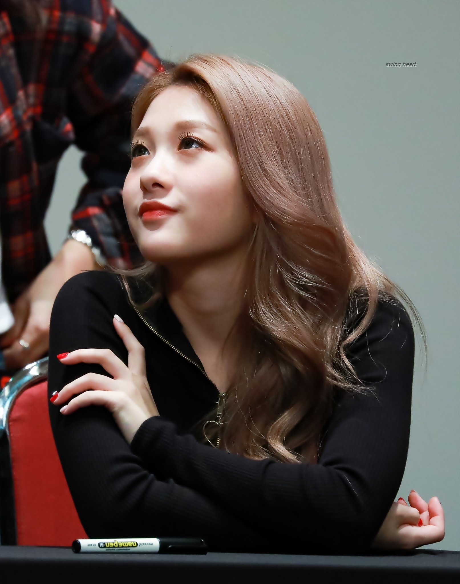 DxV31FQUYAAra-R.jpg:orig