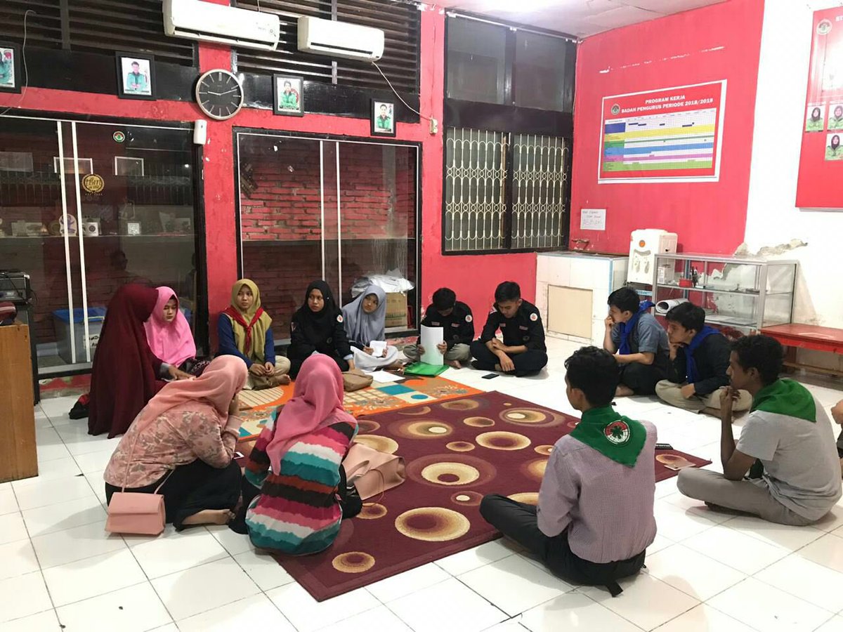 TbmCalcaneus's tweet photo. This meeting aims to find out about:

 -development during the post-disaster of Palu-Donggala 
- methodes  for channeling donations and future plan
 -recommended place for community service https://t.co/eaT7fMS9a9