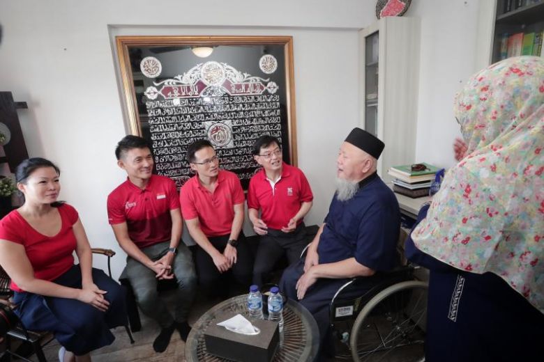 straits_times's tweet image. About 1,000 volunteers come together to spring clean homes of needy Tampines residents. #ProjectRefresh str.sg/outK