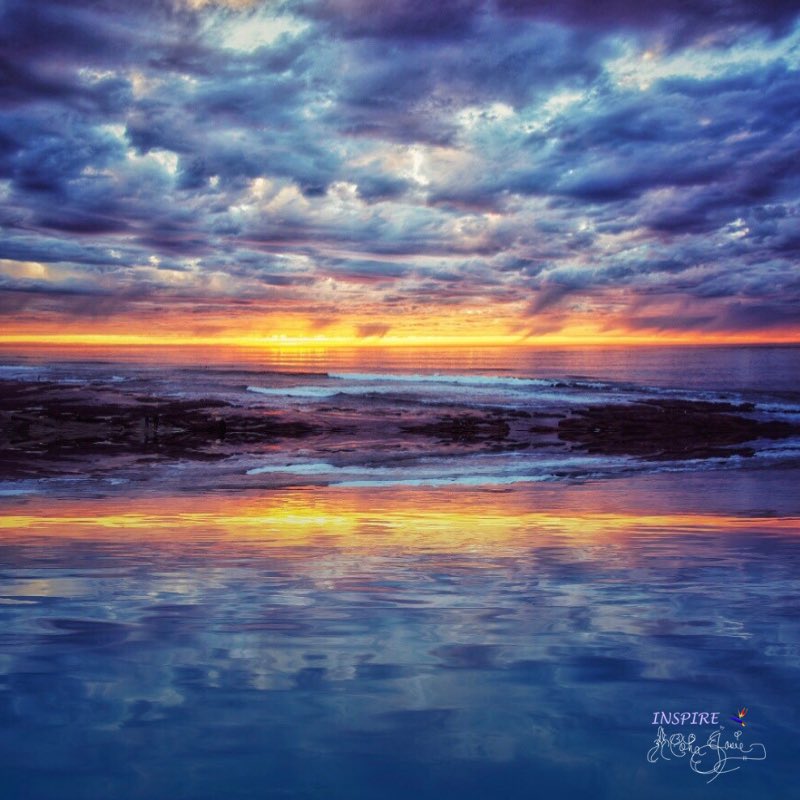 AlohaLokie's tweet image. Simply Breathtaking after the rain 🌧❤️💕 #unfilteredbeauty 📸 #goldensunsets ✨#sunsetreflection 💫 #wintersunset 🌅 ✨ #ultimatecapture 🙌🏼 ✨ #reflectionsofpassion 🦋#sandiegosunsets 🌅… instagram.com/p/Bs2YQHgnxNU/…