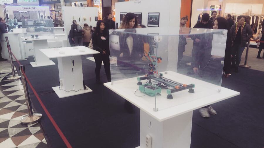 MakersCnsltng's tweet photo. Türkiye’nin en büyük inovatif gezen sergisi MakerSpot! yenilikçi teknolojik ürün sergisi ve çocuk kodlama atölyeleri ile Balıkesir Novada Avm’de! #novadaedremit Sömestir şenliğimiz iki hafta devam edecek! #balıkesir #novada #kodlama #sendeyap https://t.co/F7IszYGh7W