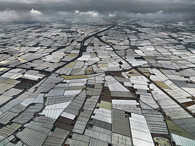 ExeValleyLamb's tweet photo. Compare &amp; contrast. 64k acres of plastic covered land to grow veg that #Vegans claim r better for the environment vs an ariel view of our mixed farm. Note the diverse habitats with lots of carbon sequestration. I know where I want my food coming from. #farming #localfood https://t.co/Hjyn81LLWl