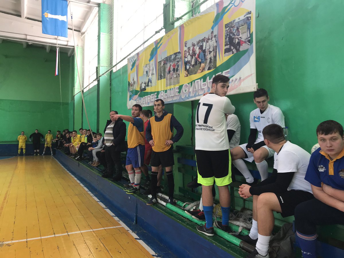 Районный турнир по футболу, посвящённый 76-й годовщине образования Ульяновского района в составе Ульяновской области проходит в спортивном комплексе р.п. Ишеевка