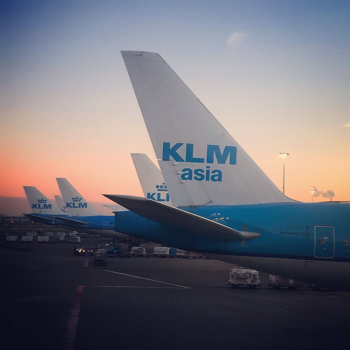 Early morning flights ❄️❄️❄️ 🛫😴🛬🌦☀️☀️ off to #LosAngeles