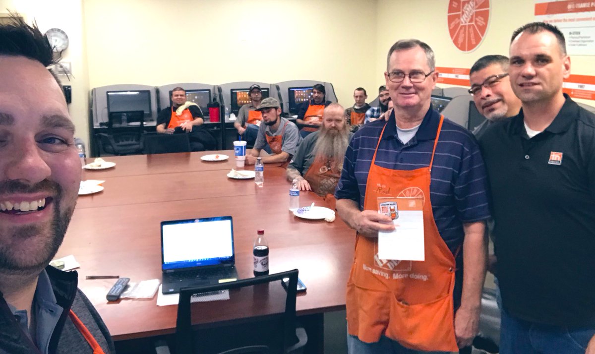 mattjensen93's tweet photo. Rod on the Truck Team being recognized as the 🚂Freight Team Associate of the Month!! Thank you for all of your hard work! #ThrowSomeMore #Team406 #D66PROUD https://t.co/z9ajByG4eo