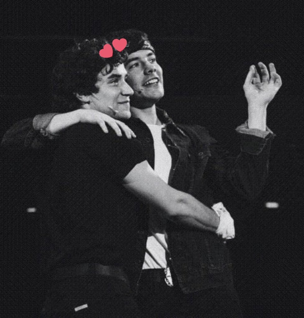 paiofalopa's tweet photo. juro que sería capaz de darlo todo con tal de verlos felices, los amo ❣❣ https://t.co/DOijWUl51t