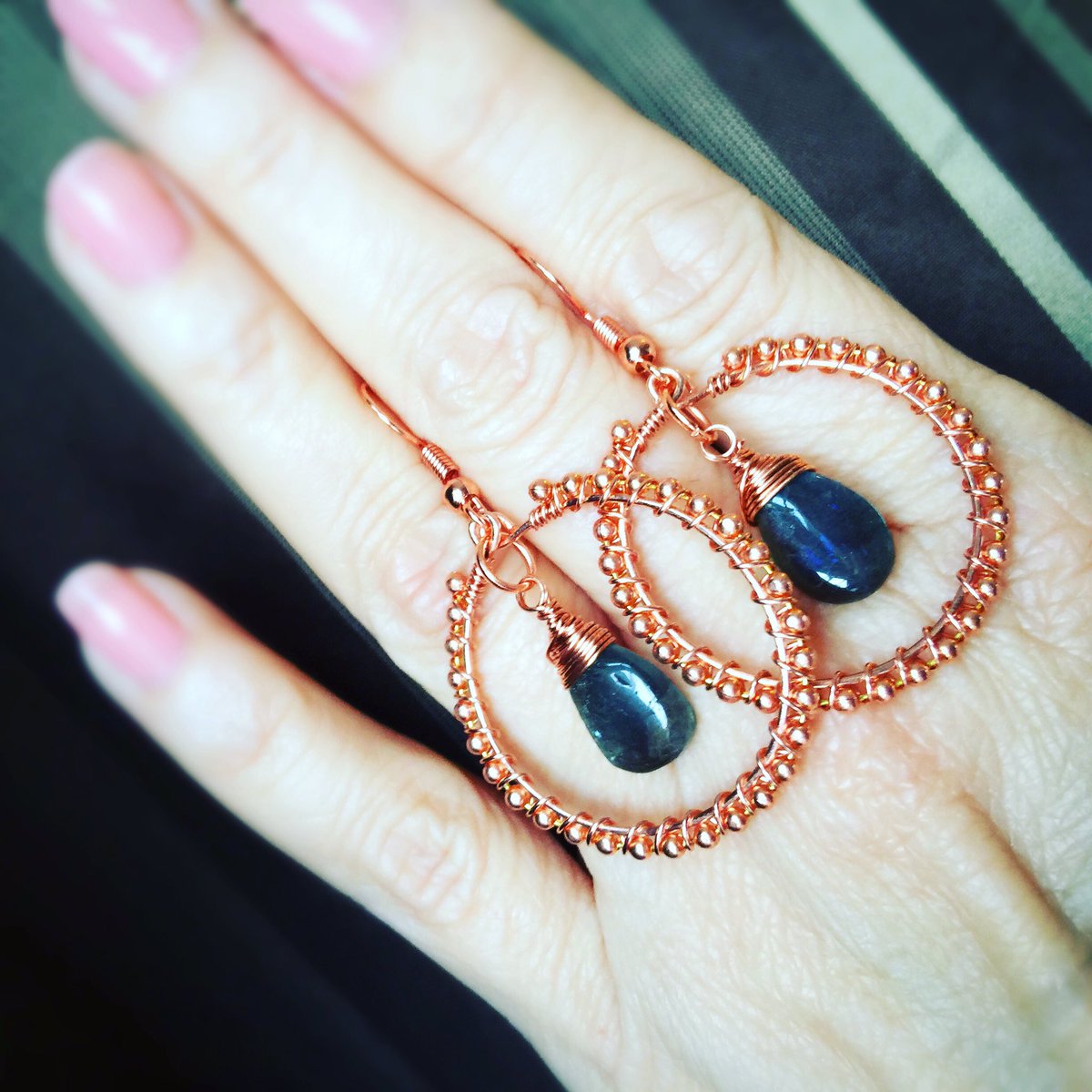 FREE TUTORIAL 👉 contact me 🌟 Wire wrap earrings #Tutorials #earringtutorial #earrings #copper #jewelrymaking #labradorite