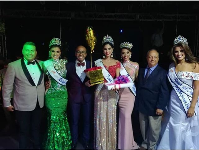 enferiate's tweet photo. La #Fiss cuenta con nuevas Reinas 🎉🎊👸
-Andrea Duque Reina #Fiss2019
-Jessica Castro Reina del Turismo 2019
-Grehisy Peñuela Reina del Café
-María Fernanda Bautista Reina del Deporte.
.
¡Felicidades!
.
#Enferiate 💃
#Sancristobal #Venezuela #tachira #r… https://t.co/94WxlVnuZn https://t.co/DKx3ZBtKsY