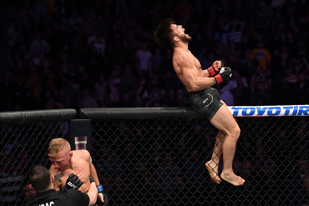 Henry Cejudo knocks out TJ Dillashaw in 32 seconds, the fastest finish ever in a UFC flyweight