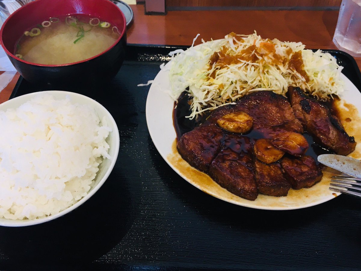 イドムン イルサローネ公式キャラクター 豚テキなうだムーン 安定の美味しさだムーン イルサローネ イルサローネ平野店 平野区ランチ トンテキ定食