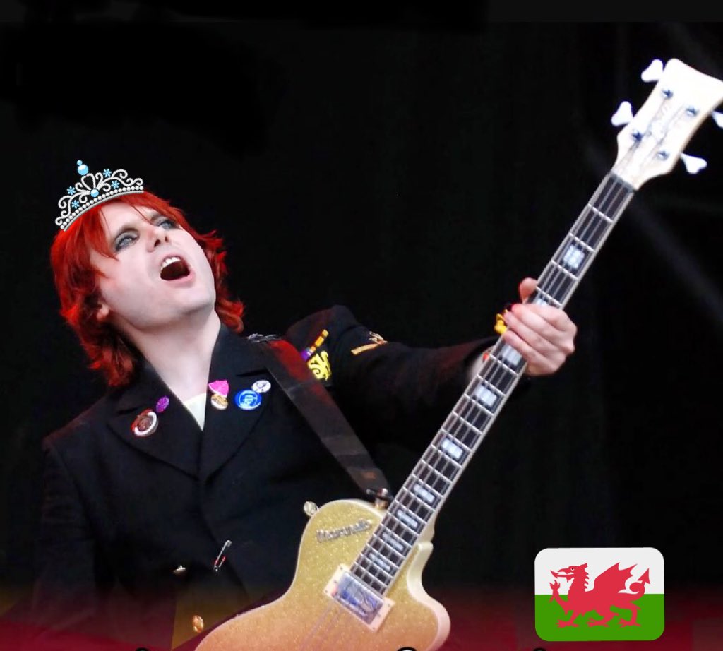 HaPpY birthday     to the man they call, Nicky Wire   