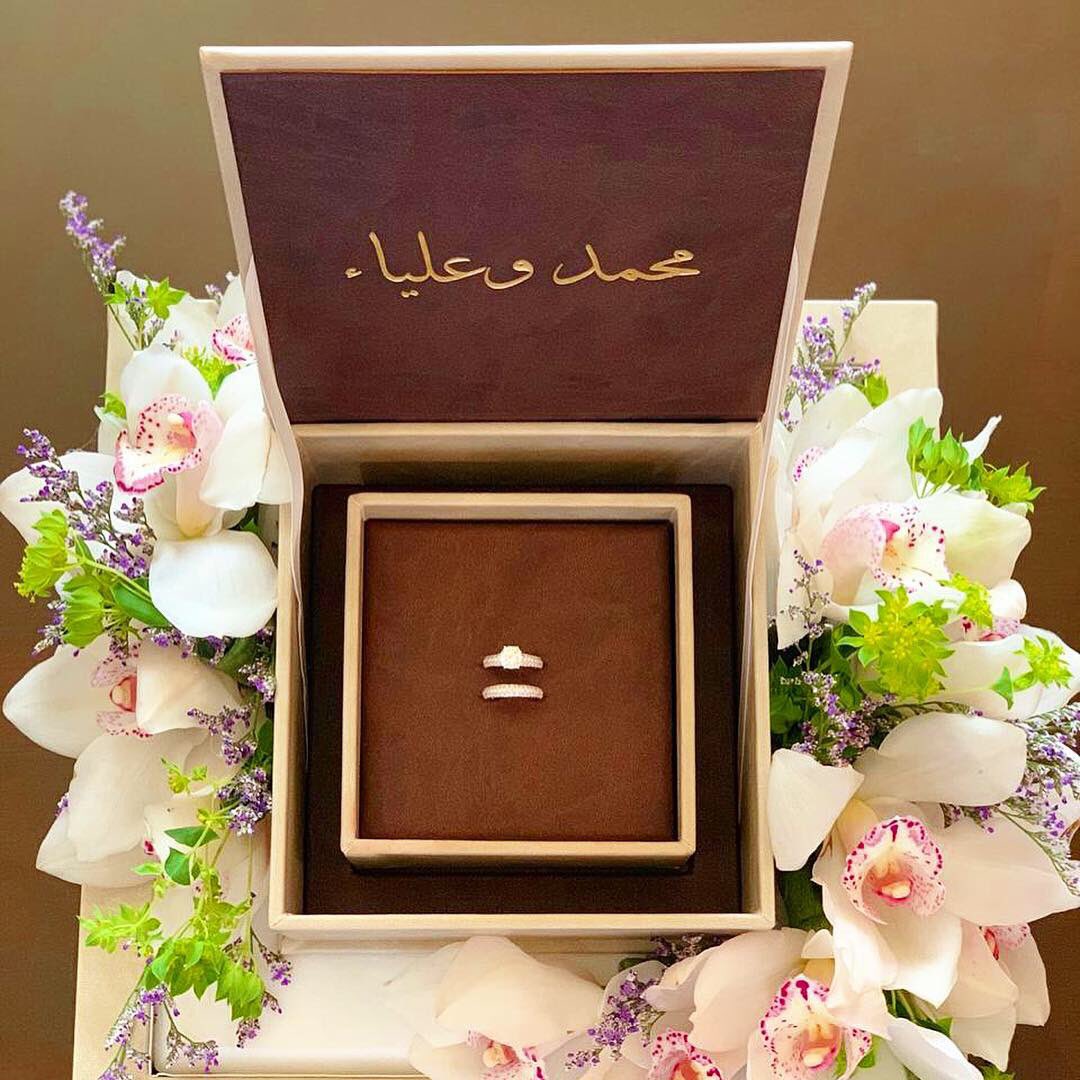 TheCardCo's tweet image. Make your proposal memorable down to the very last detail. Every engagement ring is packaged in an elegant presentation box that's ready to give. #customizedbox #luxurybox #weddingengagement #handmade #peronalizedbox  #weddingproposal #elegant #dubaievent #uaeevent #emiratiwomen