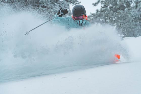 SnowbasinResort's tweet photo. Sounds like we could be doing more of this tomorrow! @WasatchSnow is calling for 10-14'' throughout the day. The cherry on top - tomorrow is still a weekend for most people. Ski ya on the slopes! #snowbasinresort #skiutah #powderflu #visitutah https://t.co/o2LZFRayZc