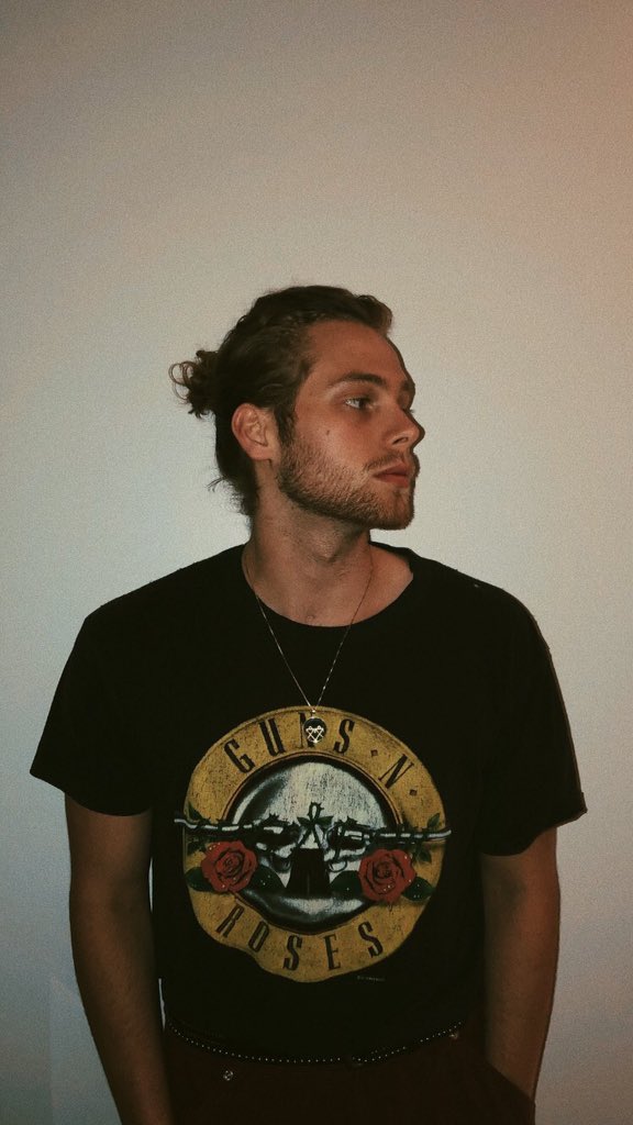 lukepicsI's tweet photo. hello😻😻 https://t.co/Kbc6Wg2joD