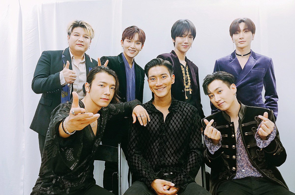 'SMTOWN SPECIAL STAGE 2019 in SANTIAGO'
We are #SUPERJUNIOR 🖐🏻
우린 #슈퍼주니어 예요💙

#SMTOWN #2019 #Santiago #Chile #LabelSJ