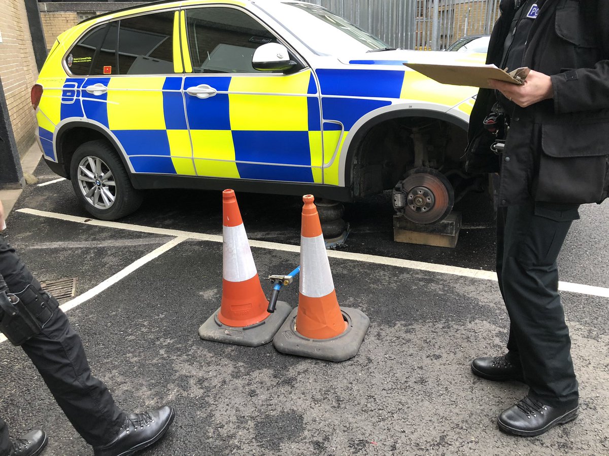 InspDaveT's tweet photo. Vehicle checks today! Now we don’t normally go to these lengths 😉 - checking brake discs for cracks? Don’t forget YOUR weekly checks before you venture out this week. #POWDERS #badweathercoming @DC_Police @RoadPolAlliance https://t.co/WDTpXI5eWS
