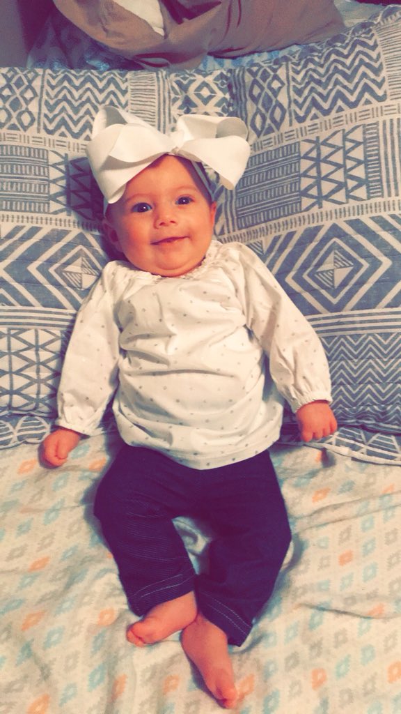 Shanda_white15's tweet photo. This baby holds my whole heart. #carsynreese #mommasgirl 💕 https://t.co/G5Wrx7Qq9b