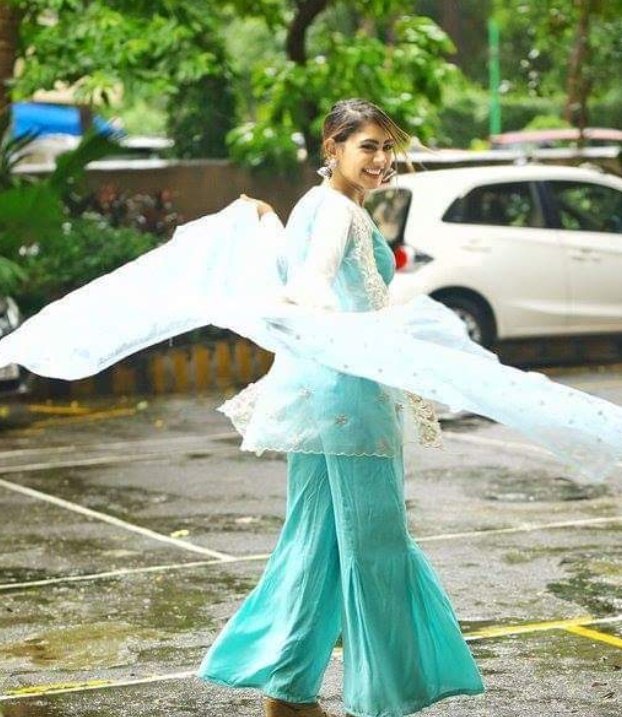 GossipsTv's tweet image. #SuperExclusive
Here we have exclusive pic of #NitiTaylor&apos;s aka #MannatKaurKhurana first look from the sets of @StarPlus #DhinchaakIshqbaaz

@GossipsTv 😊 @niti_taylor