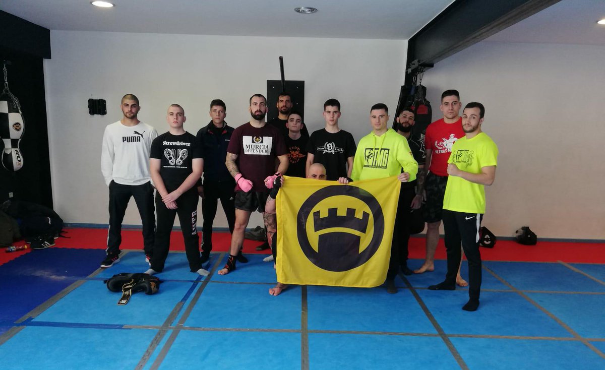 _LoNuestro_'s tweet photo. 🥊 Buen entrenamiento está mañana en el seminario de artes marciales impartido por el campeón, Miguel Martínez (El Tigre). 🐯

💪🏻 Las artes marciales, el boxeo y los deportes de contacto, disciplinan nuestro cuerpo y forjan nuestra personalidad en valores. 

#LoNuestroMurcia https://t.co/0nh3TgjWBY