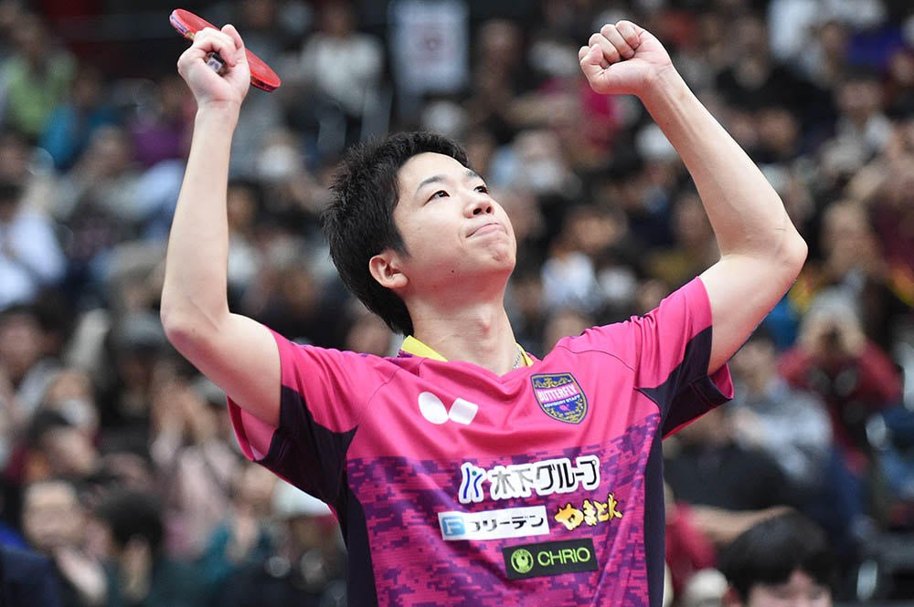 【#全日本卓球】
水谷隼、王座奪還🏆
前人未到のV10達成‼
<男子シングルス決勝>
#大島祐哉 2-4 #水谷隼
13-11/6-11/7-11/6-11/11-9/5-11
Photo:Itaru Chiba
▼全日本卓球選手権大会▼#テレビ東京
(link:https://www.tv-tokyo.co.jp/tabletennis/smp/2019/zennihon/result/ …)