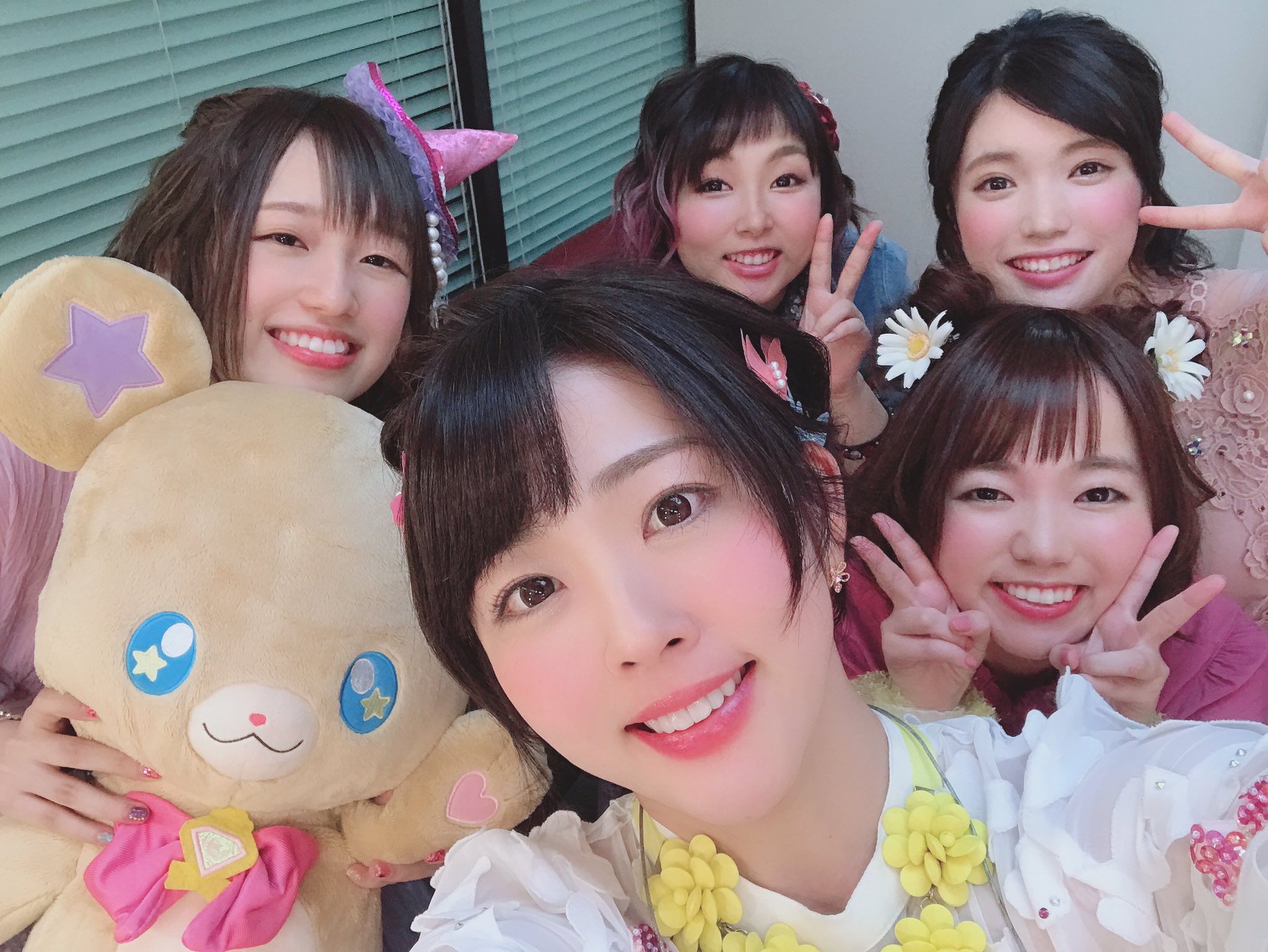 Uzivatel 福圓美里 クロジ 白い雪と赤い華 準備中 Na Twitteru 30人越える出演者で なかなかみんなと写真撮れなかったけど 隙間をぬって撮りました 今日オーケストラライブがあるのに昼公演頭だけ出演したブロッサム奈々先輩 そしてドリーム ミラクル