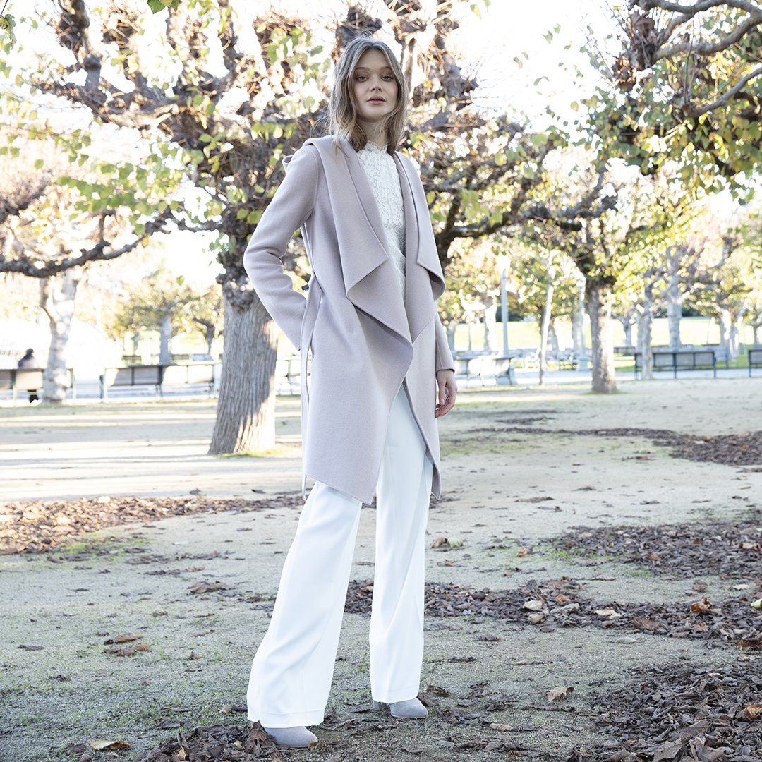 SOIAANDKYO's tweet photo. Sundays were made for wrap coats and brunch π€ (Coat: SAMIA in the colour quartz) #sundaystyle #fw18 #woolcoat #doublefacewool #luxury #outerwear #soiaandkyo https://t.co/jL7Y7uSluv