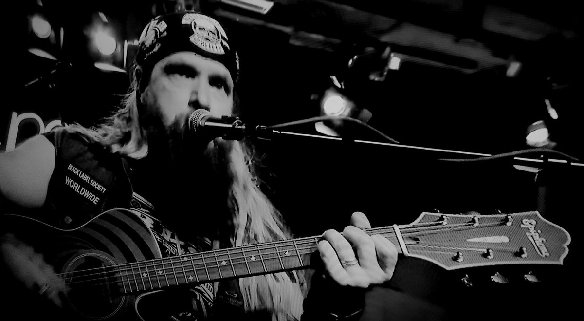 TARS_9000's tweet photo. #InMyTVNow

Mr @ZakkWyldeBLS https://t.co/MbdLhnWI88